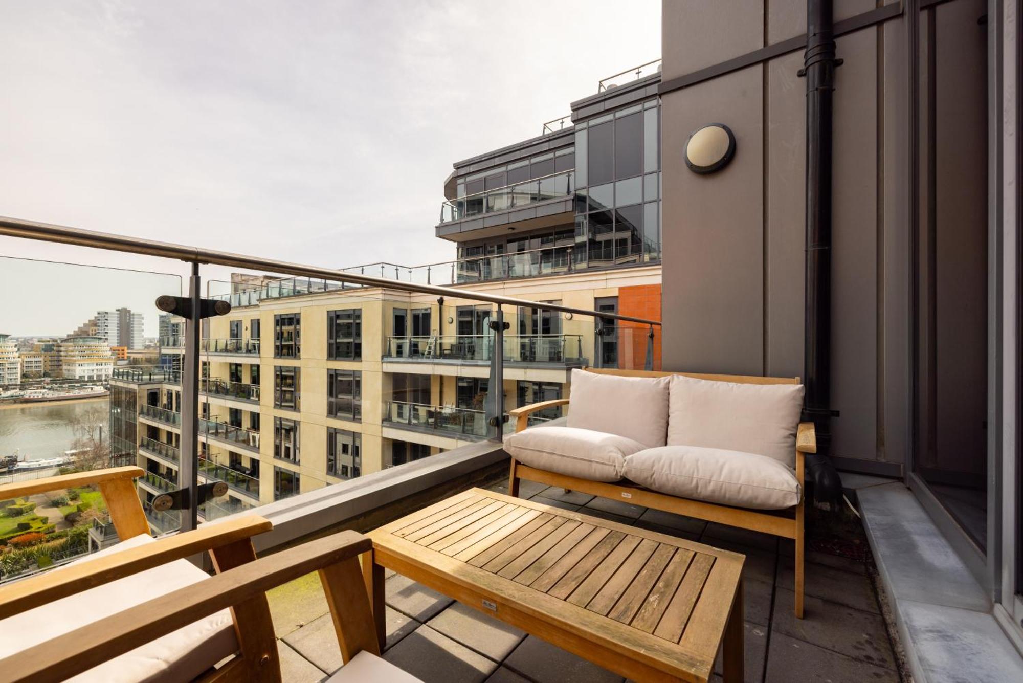 The Riverside - 3bdr With Balcony * London