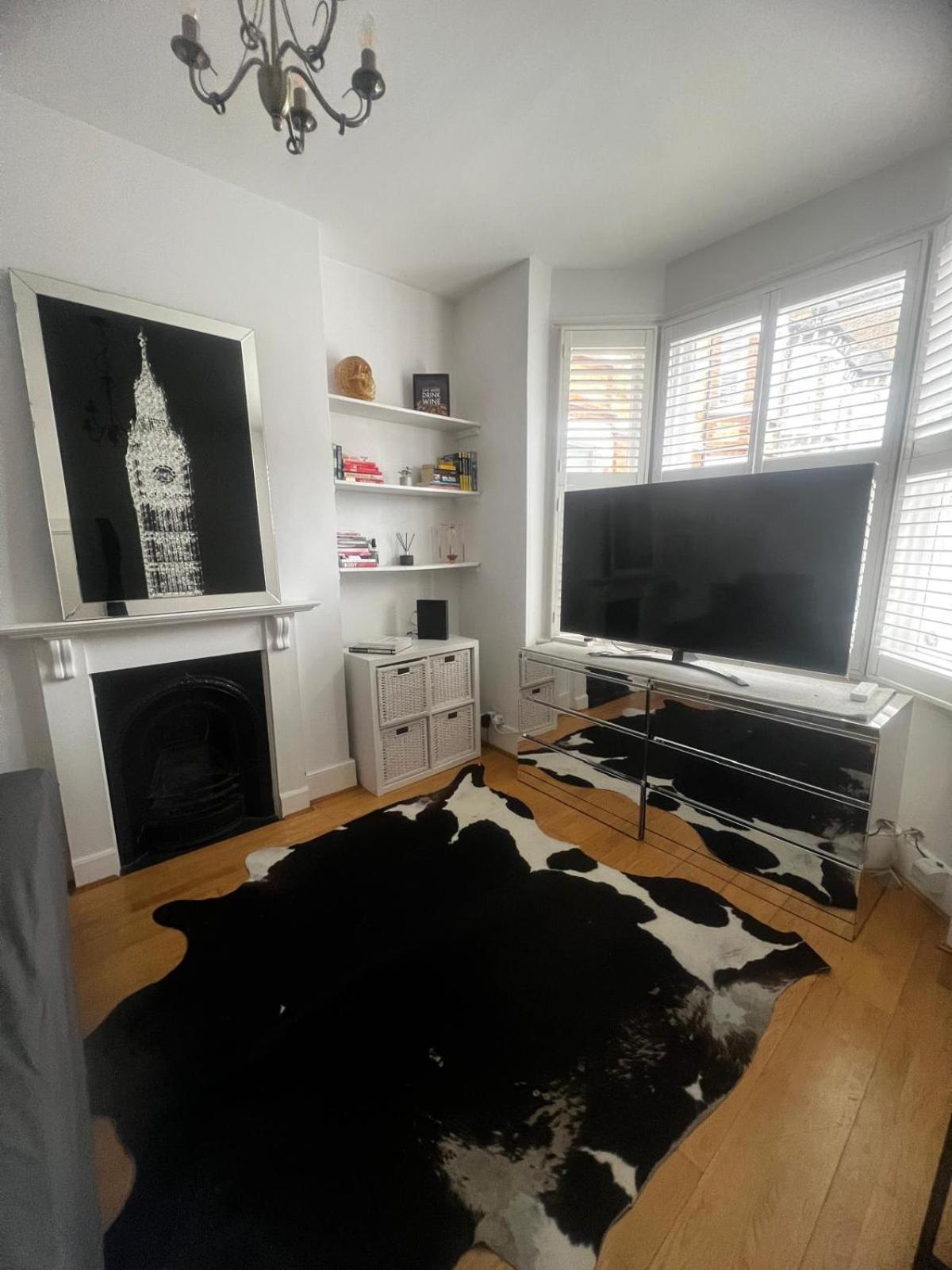 Spacious 1bdr Moments From Clapam Junction Station * London