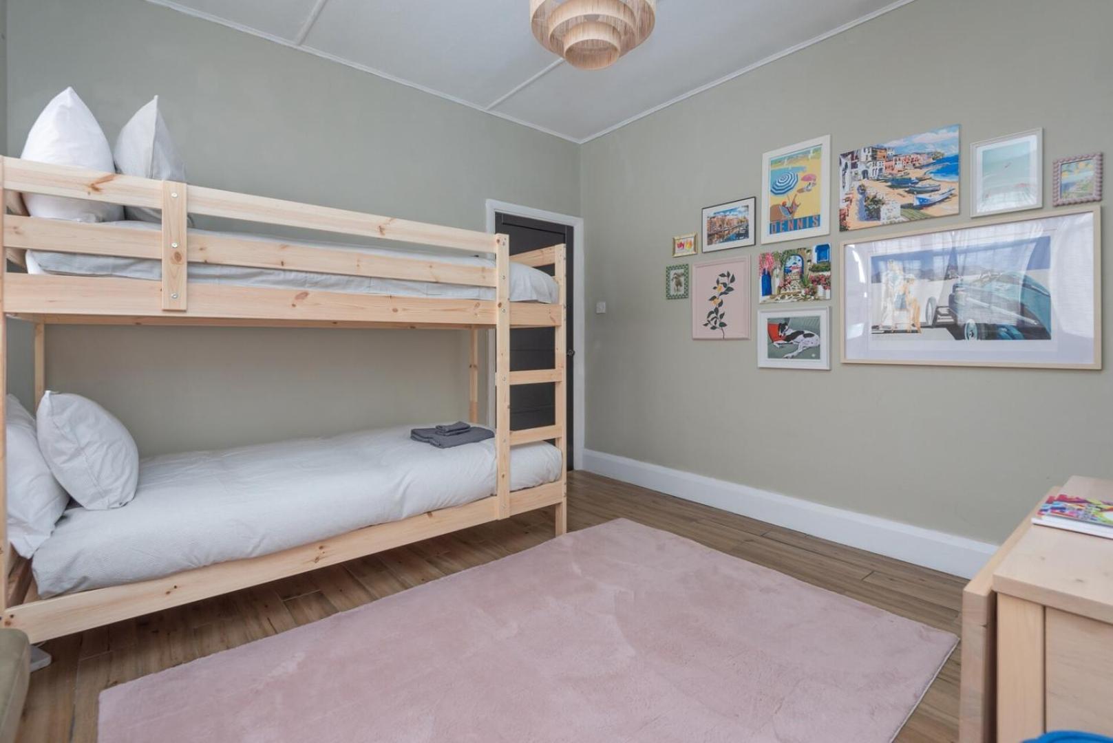 Modern 3b With Garden In Eltham, Vakantiehuis *