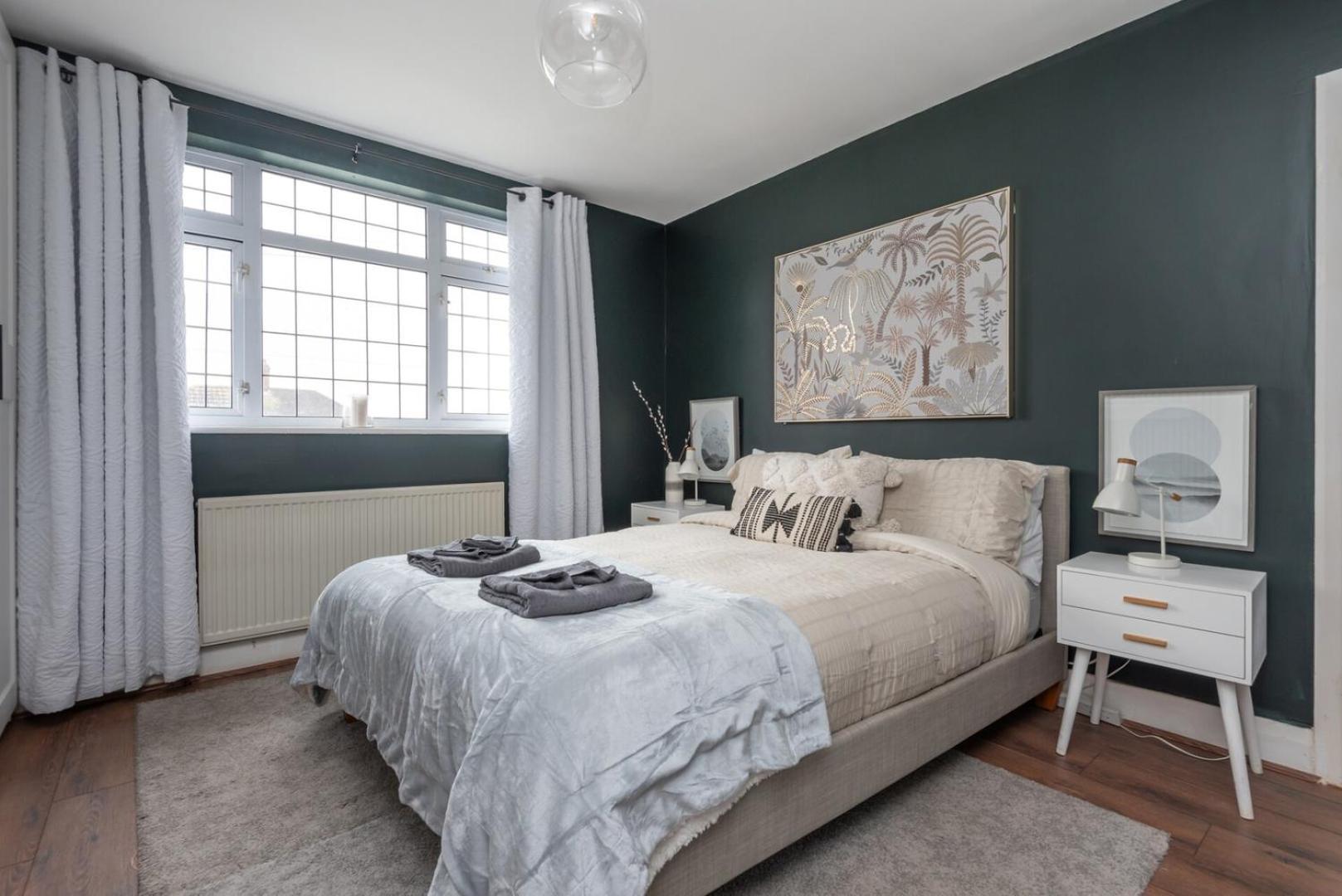 Vakantiehuis Modern 3b With Garden In Eltham, *