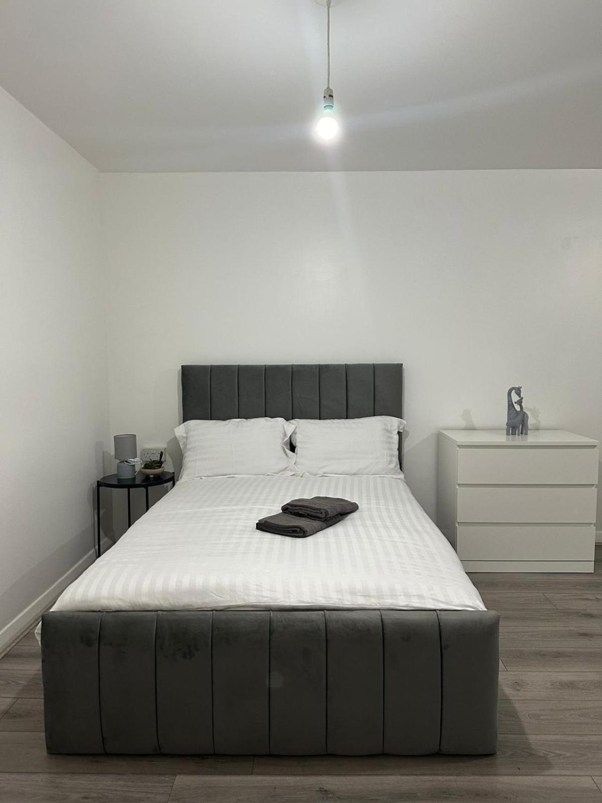 Stunning 3bedroom Flat In Bethnal Green- 3mins Away From Underground Station Apartment *