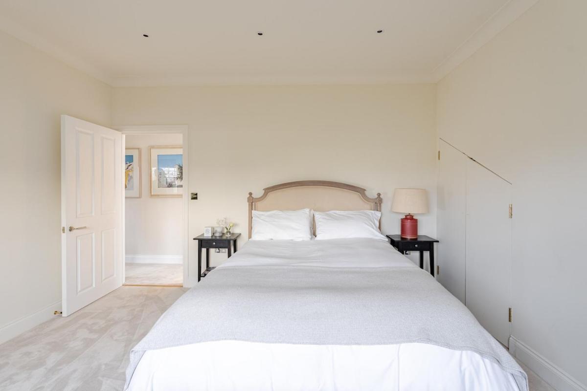 Luxury Open Plan 5 Bed House With Garden & Parking Holiday home