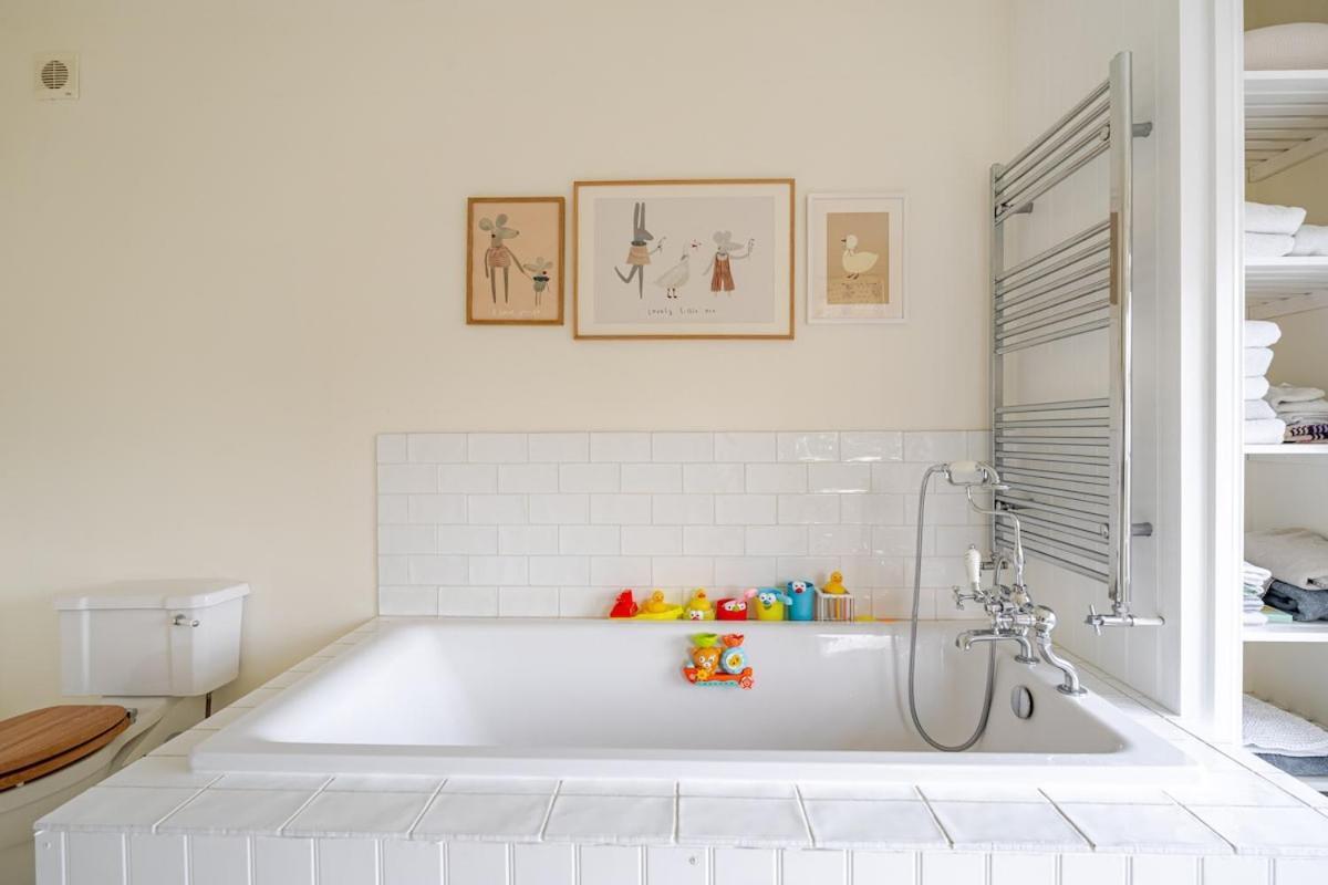 Luxury Open Plan 5 Bed House With Garden & Parking Holiday home