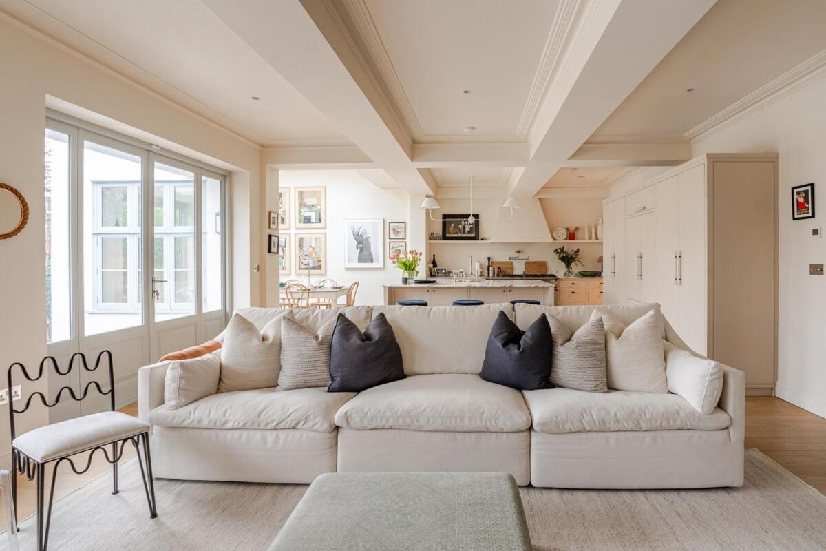 Luxury Open Plan 5 Bed House With Garden & Parking Holiday home