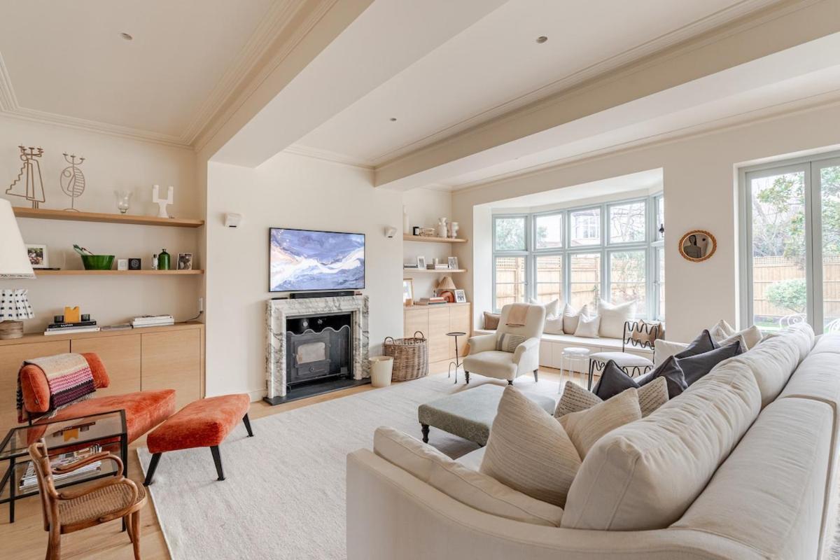 Luxury Open Plan 5 Bed House With Garden & Parking *
