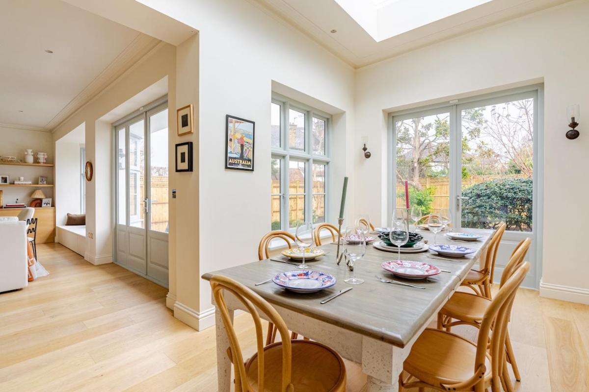 Luxury Open Plan 5 Bed House With Garden & Parking *