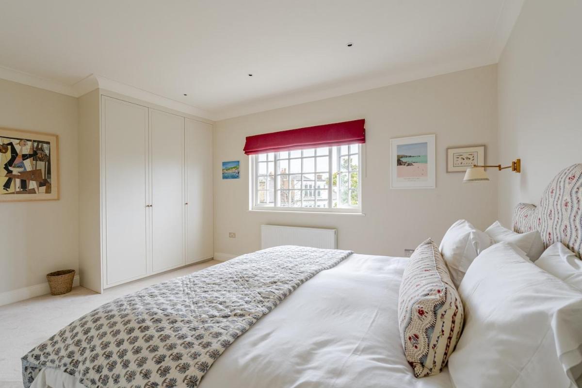 Luxury Open Plan 5 Bed House With Garden & Parking Holiday home *