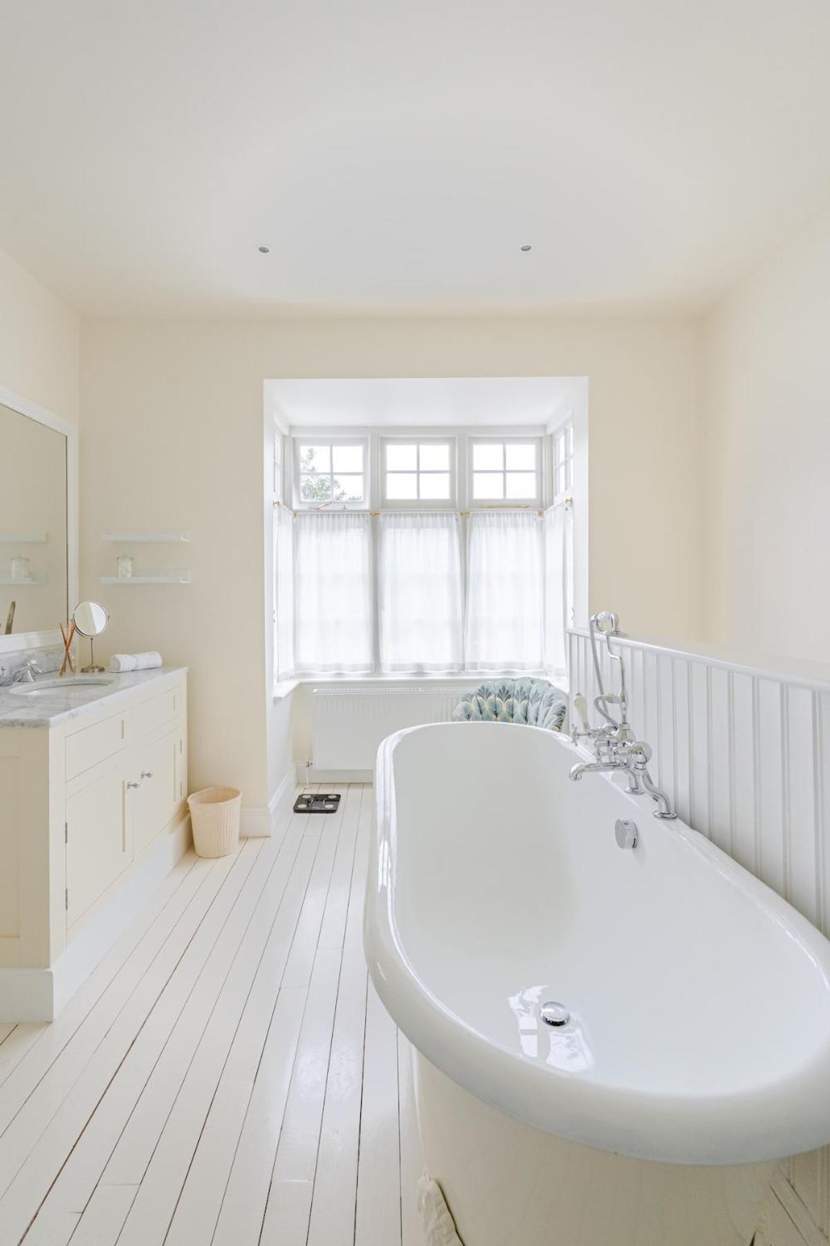 Luxury Open Plan 5 Bed House With Garden & Parking *