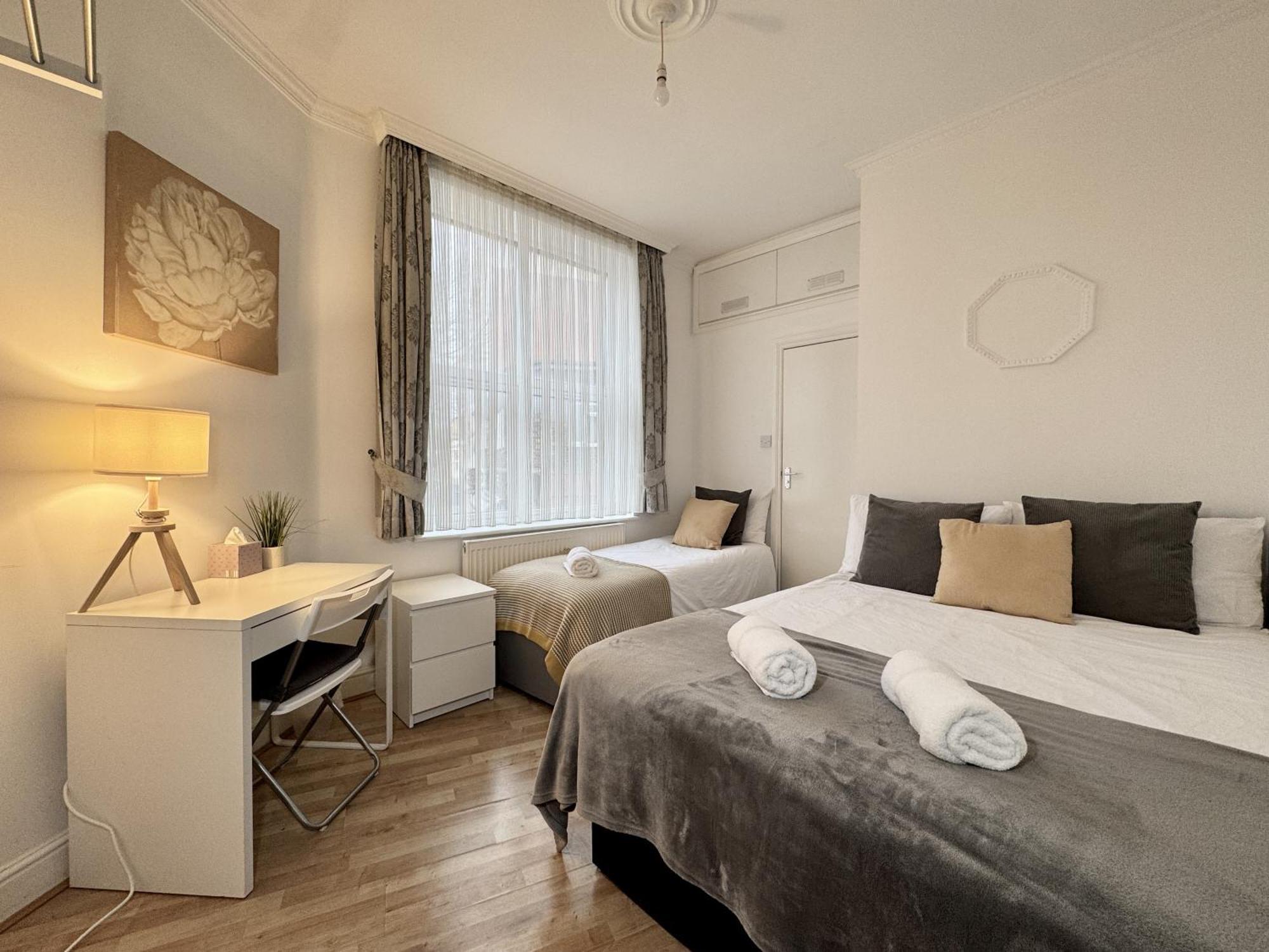 Comfortable Flat For Group Getaway Near King's Cross And Camden Town London