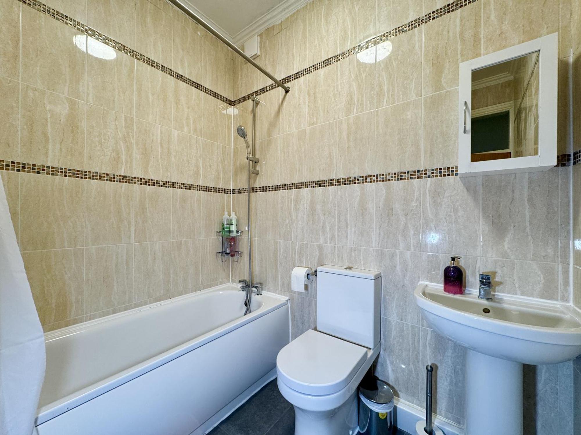 Comfortable Flat For Group Getaway Near King's Cross And Camden Town Apartment London