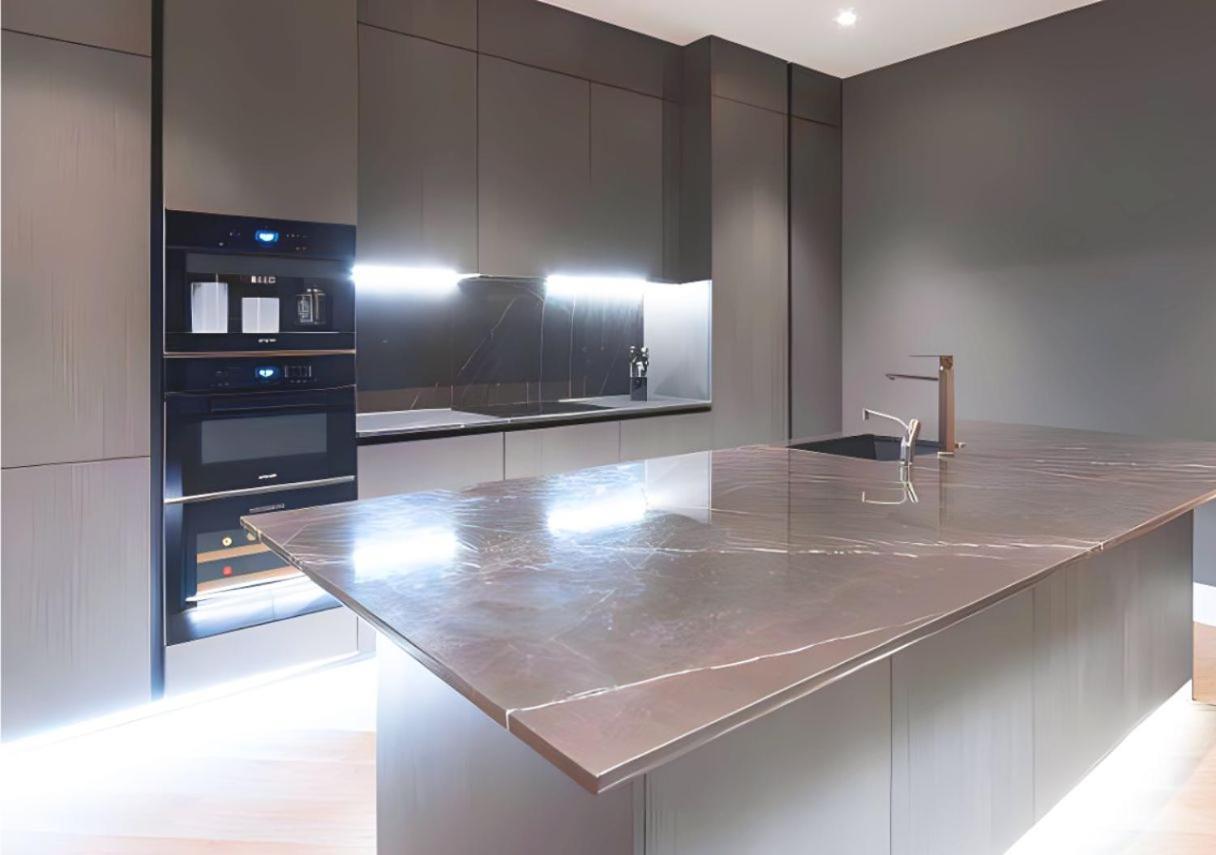 Soho Living - Stylish Duplex 2-bedroom In Vibrant Soho Apartment *