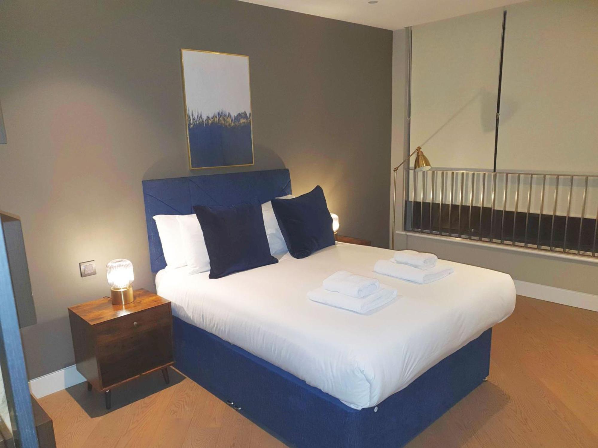 Soho Living - Stylish Duplex 2-bedroom In Vibrant Soho Apartment London