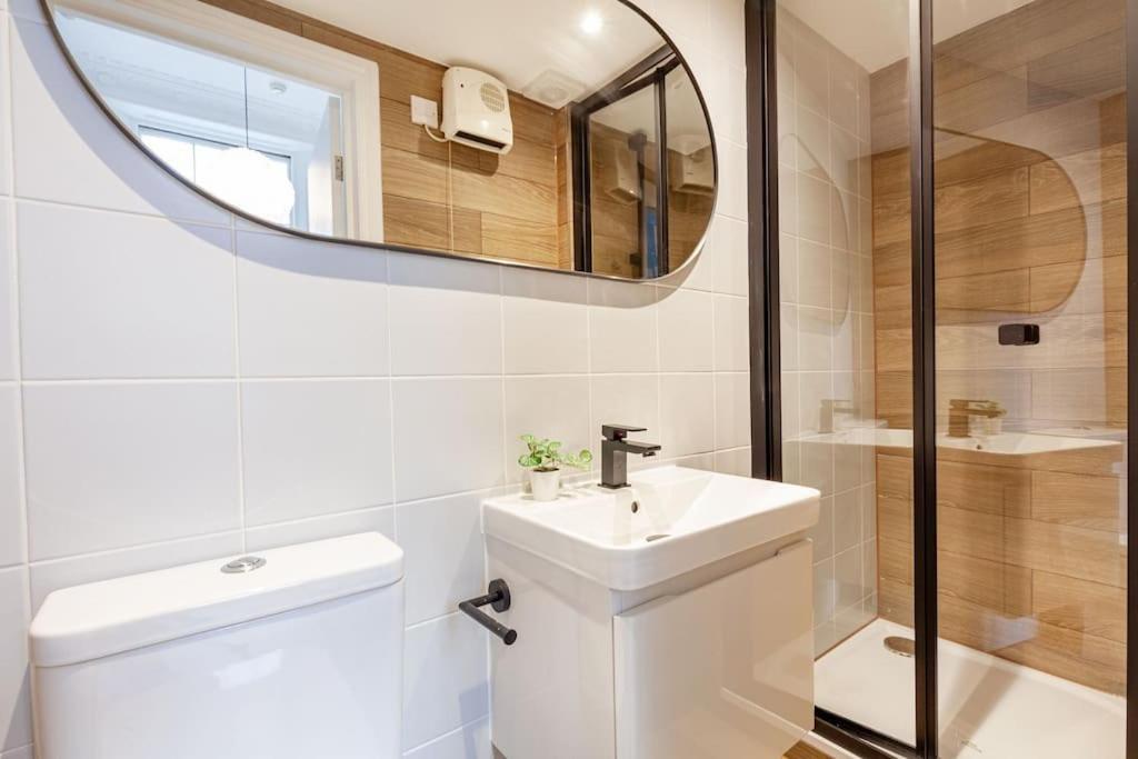 Apartment Near Queensway