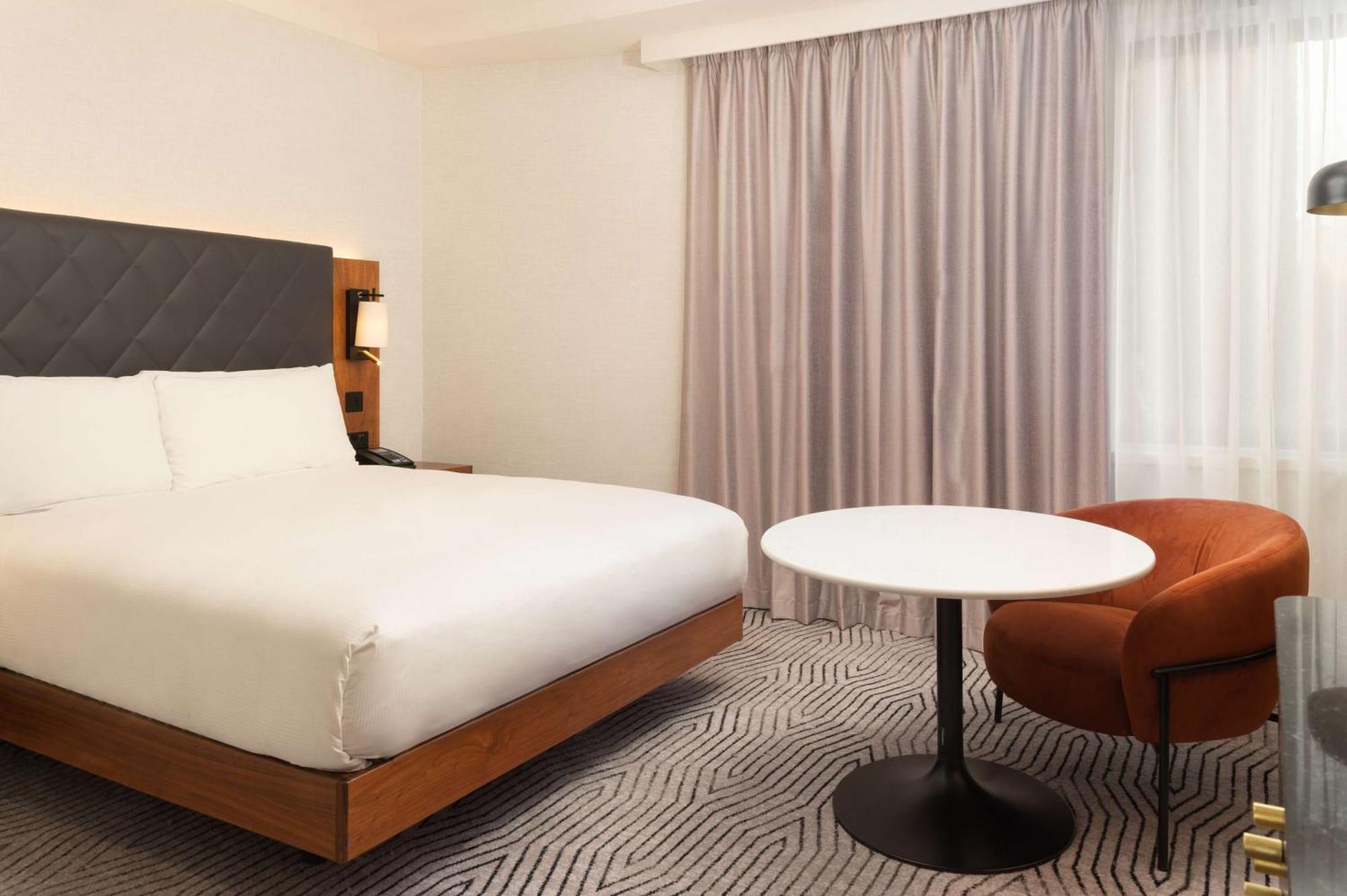 Hilton Olympia 4*