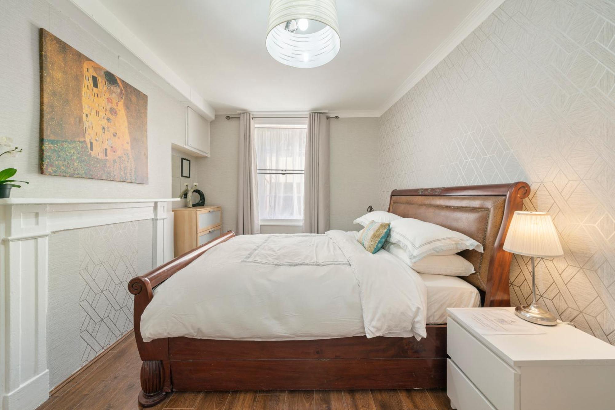Central London Rooms Bed and breakfast
