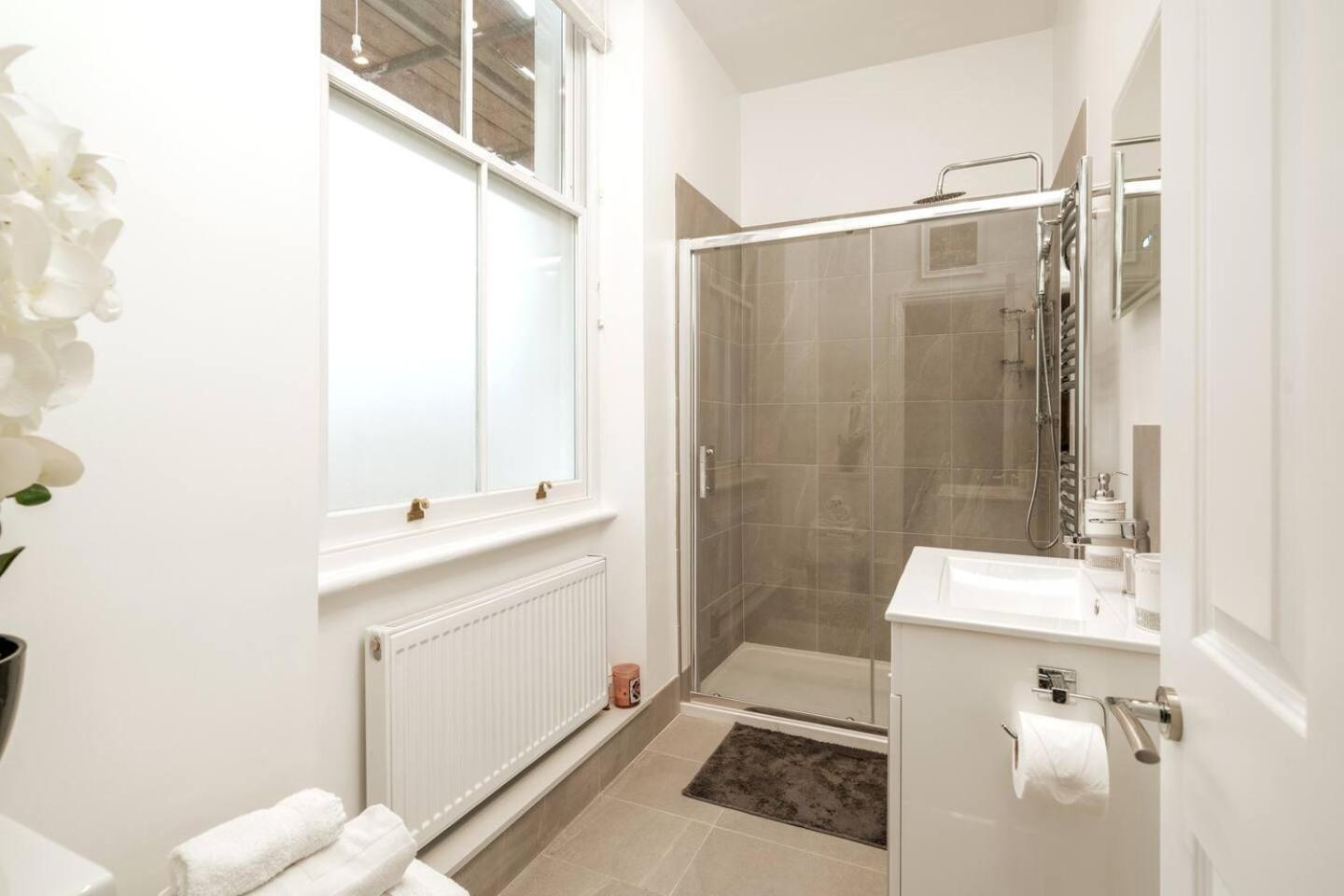 Niru Experience Elegant In Kensington Appartement *
