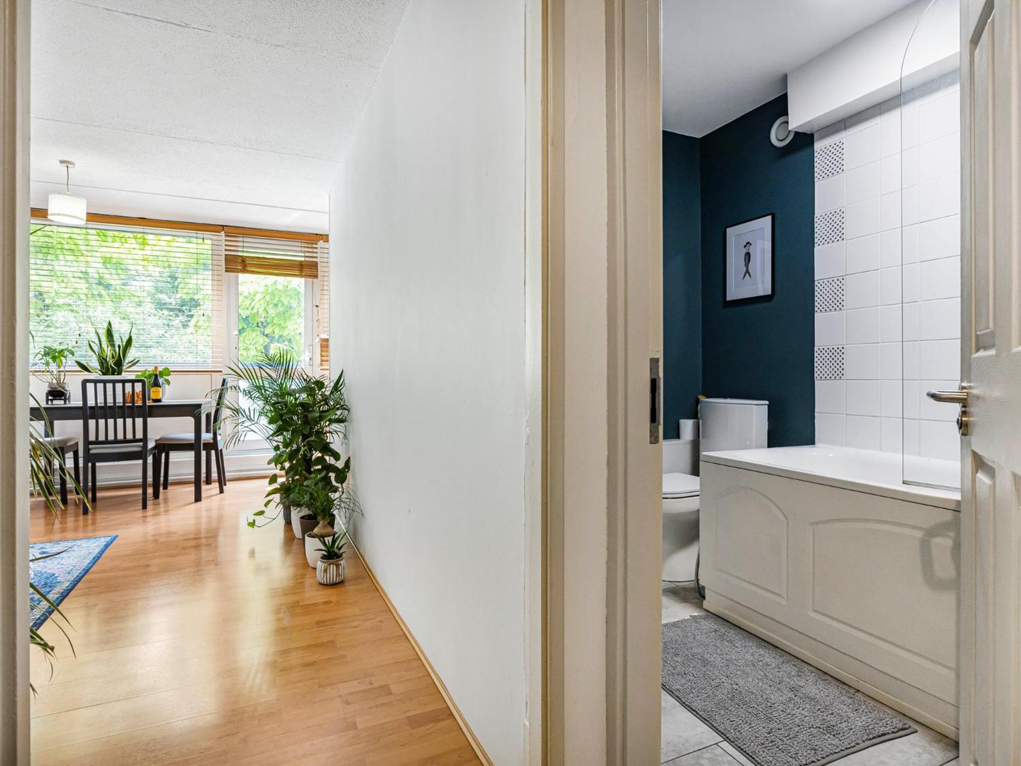 Pass The Keys Whitechapel With Balcony Apartment London