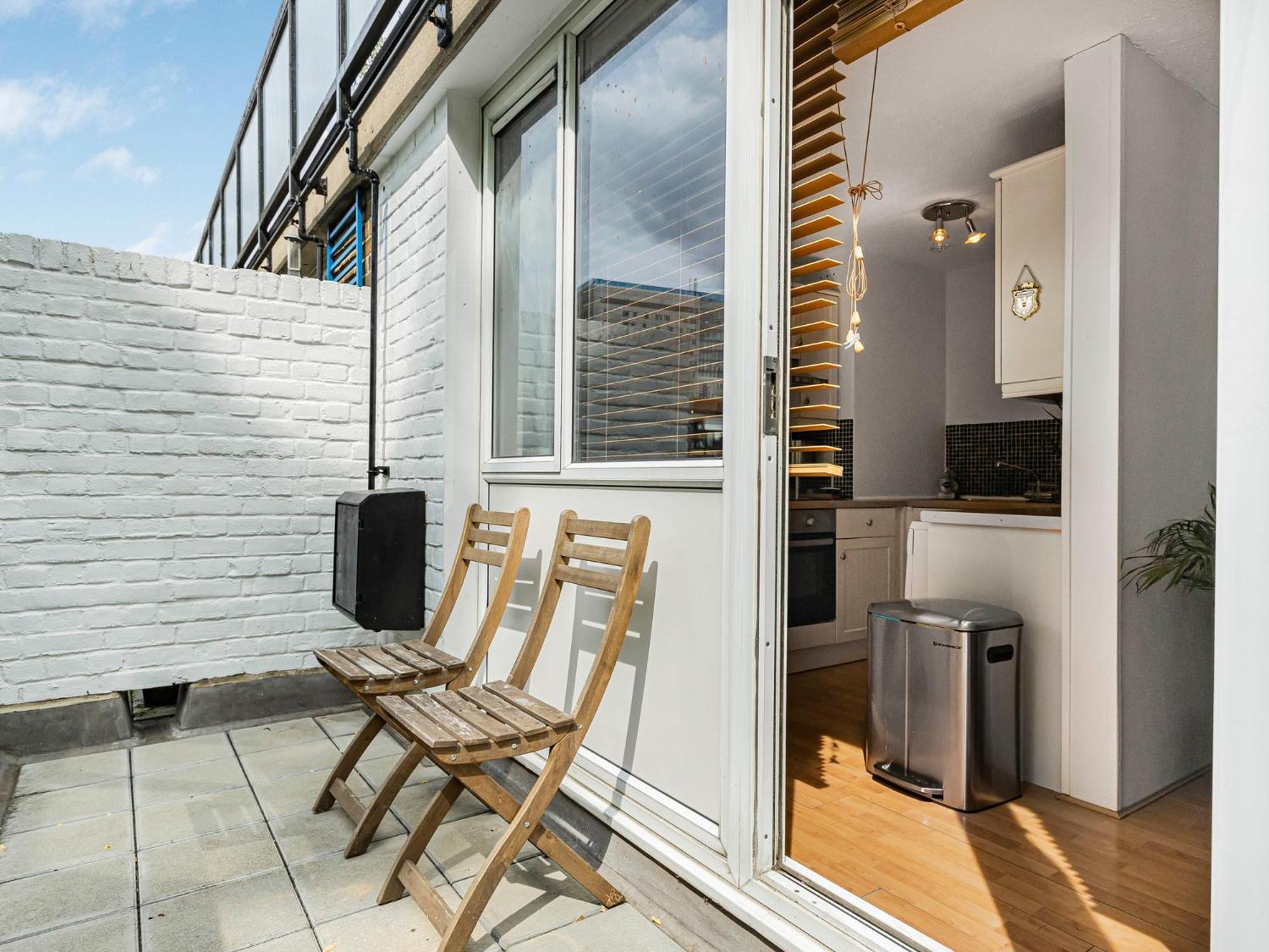 Pass The Keys Whitechapel With Balcony Apartment London