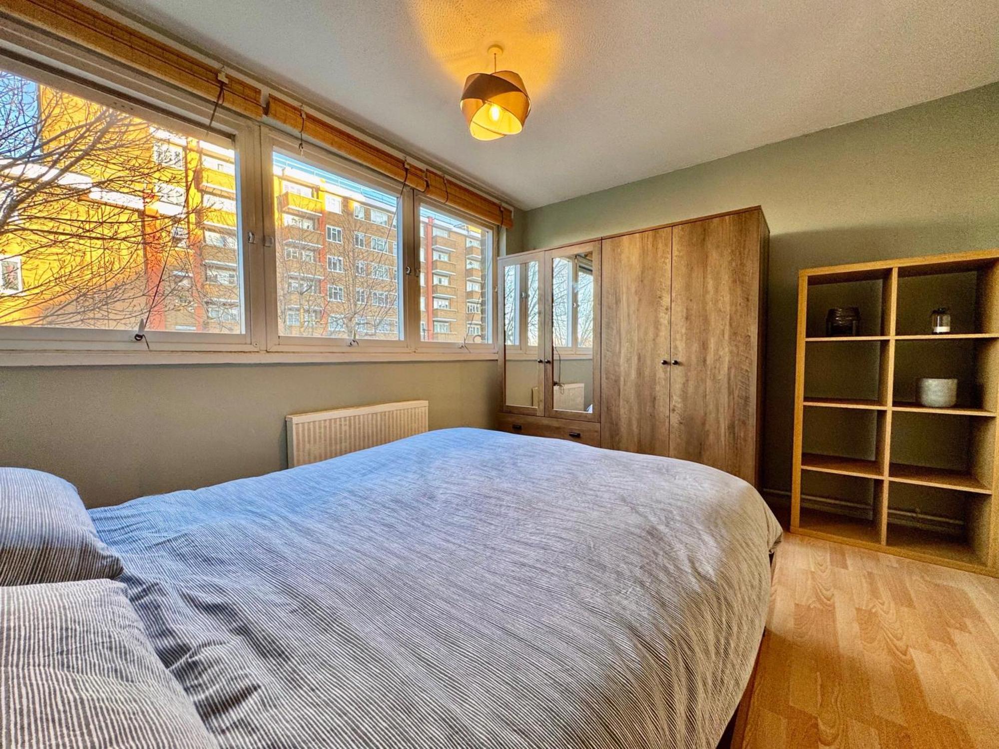 Pass The Keys Whitechapel With Balcony Apartment