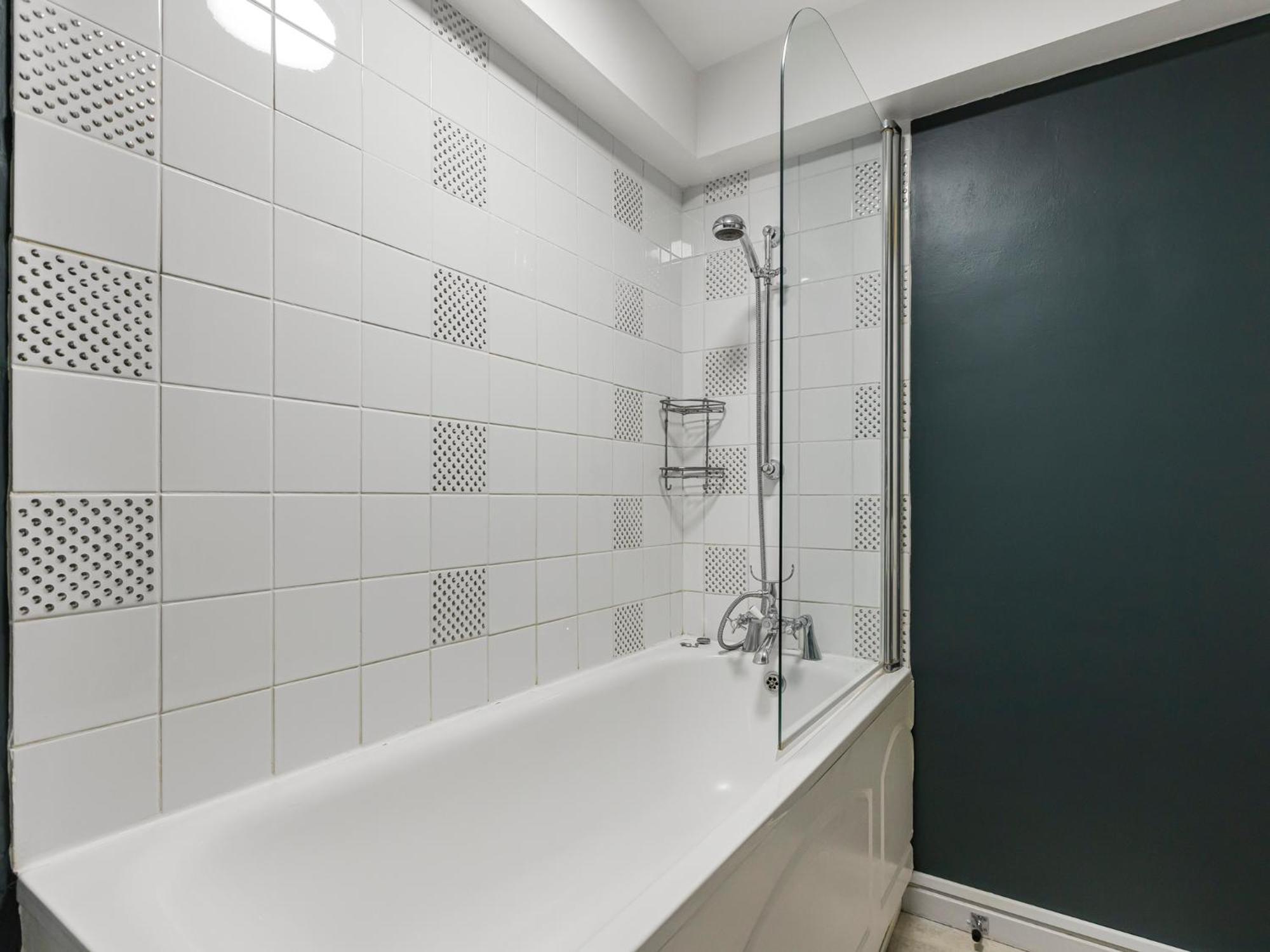 Pass The Keys Whitechapel With Balcony Apartment London