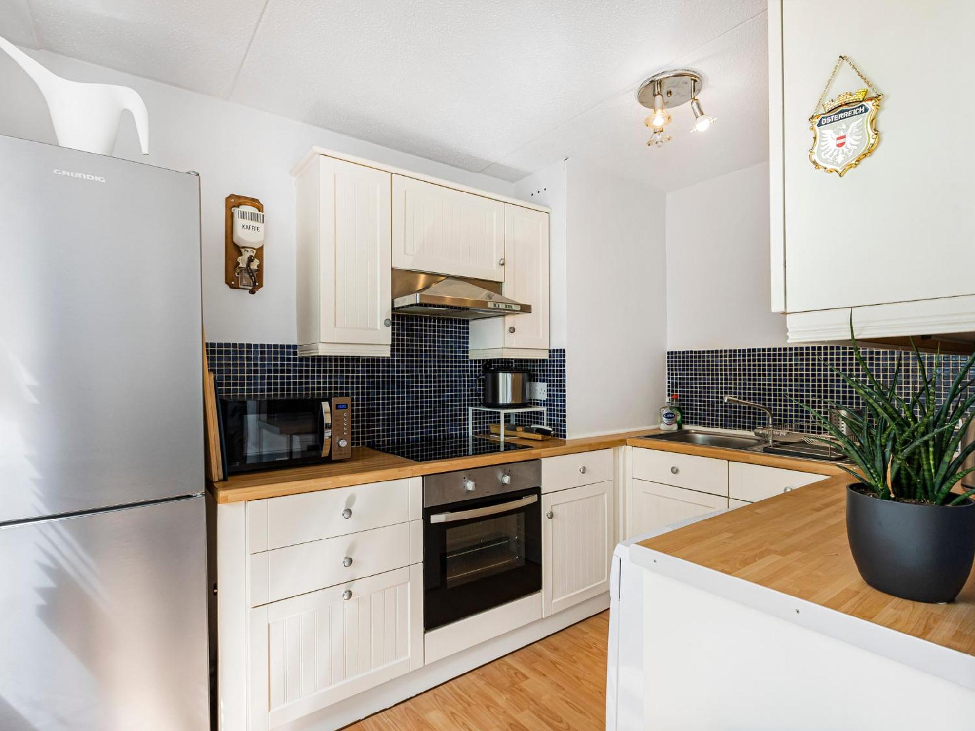 Pass The Keys Whitechapel With Balcony Apartment London