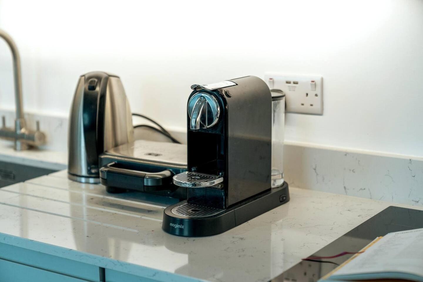 Apartment Niru Experience Pearl Of Ifield Road London
