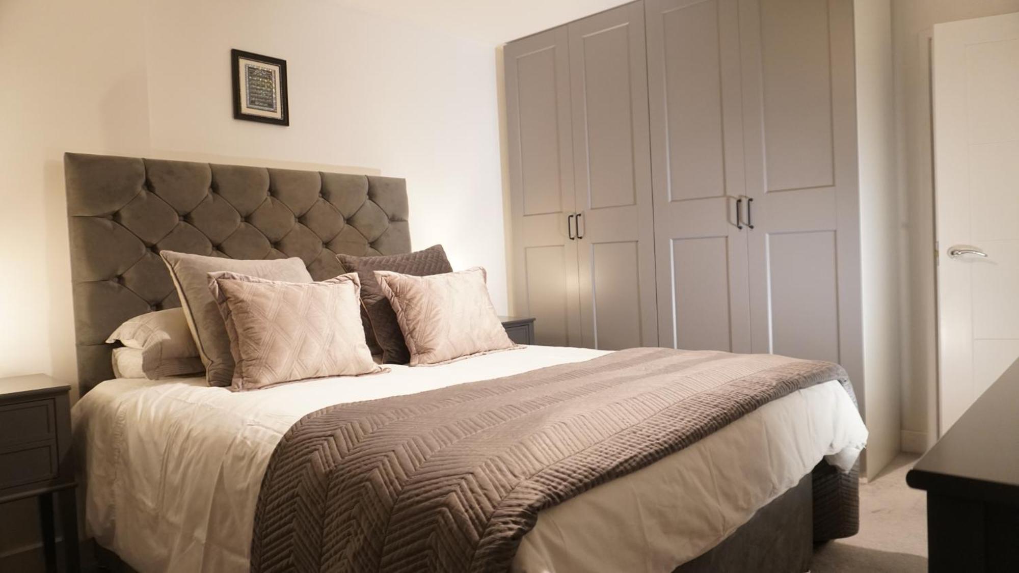 Apartment 32 Ross Apartment, Canary Wharf Area *
