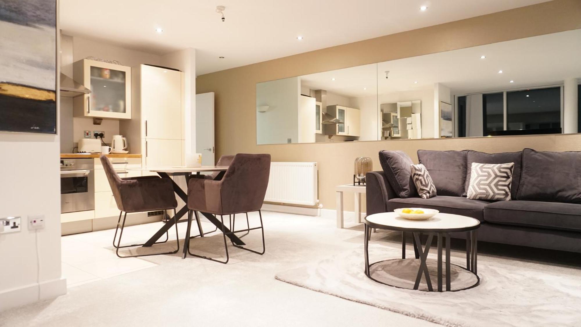 32 Ross Apartment, Canary Wharf Area London
