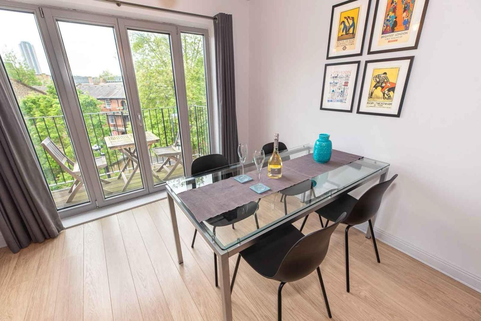 Cozy 2 Bedroom Waterloo Bridge Apartment