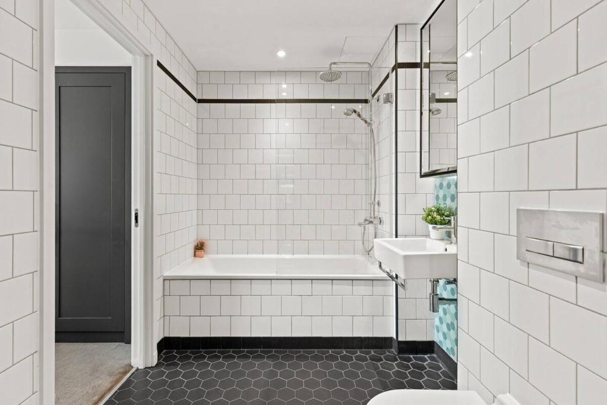 Shy Apartment