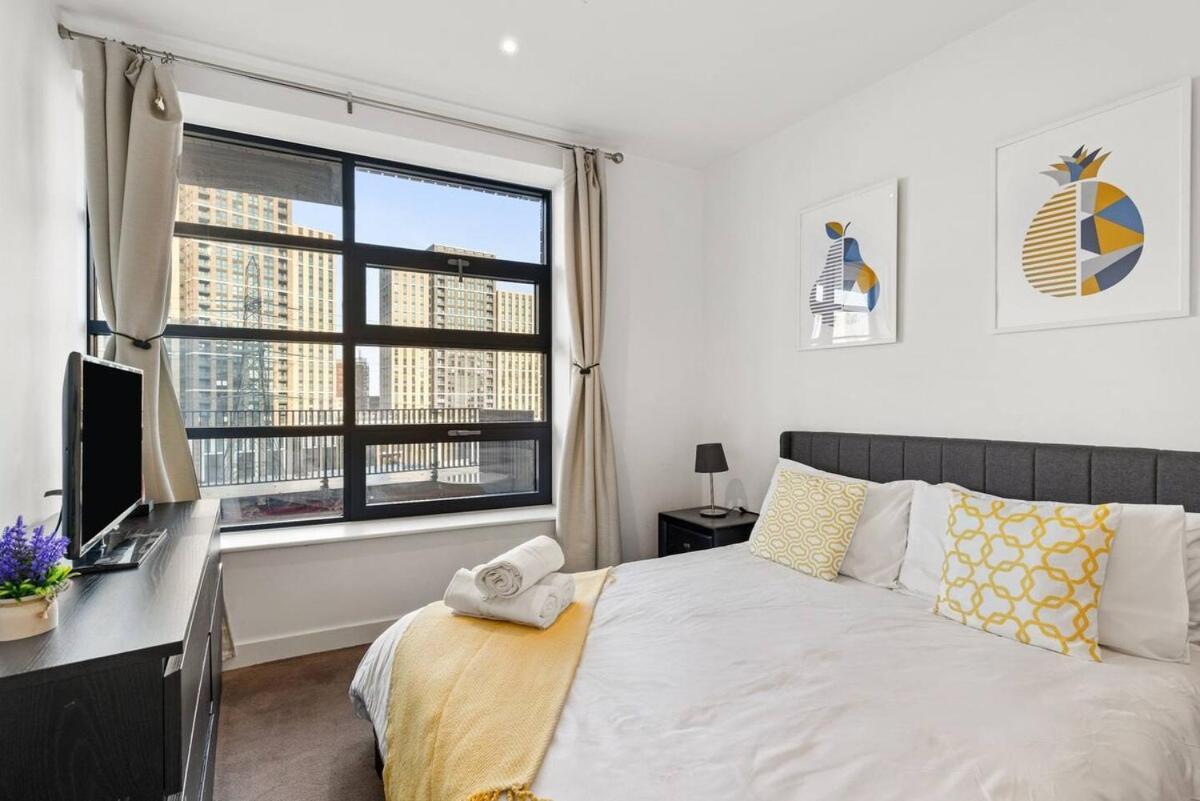 Apartment Shy