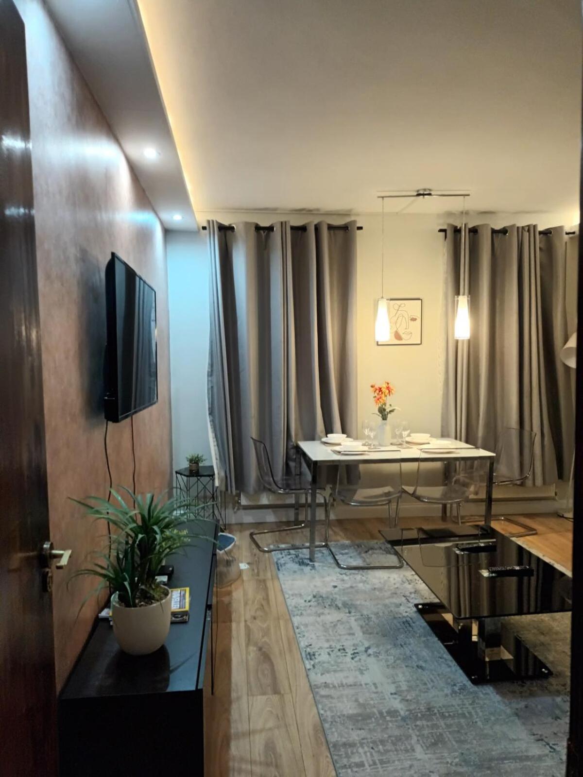 2nd Flr 3 Bed Flat In The Heart Of Edgware Road-g20 * London