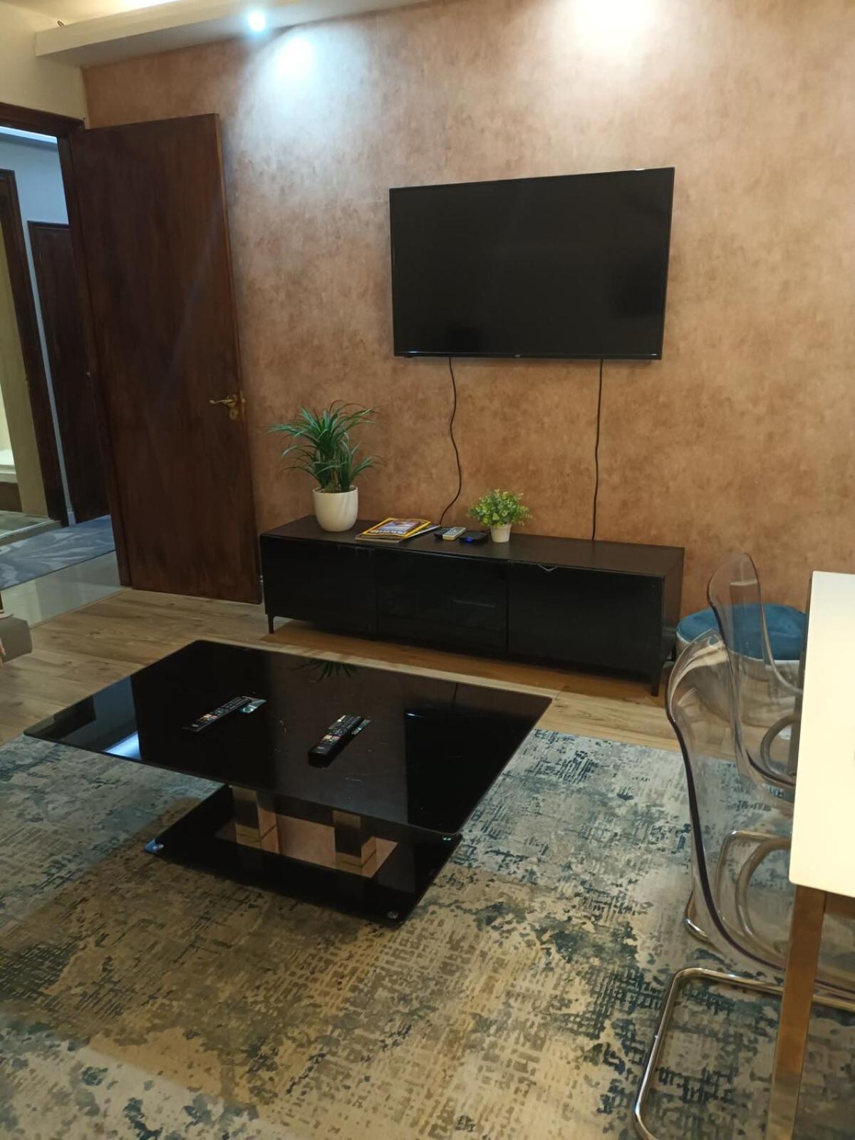 Apartment 2nd Flr 3 Bed Flat In The Heart Of Edgware Road-g20