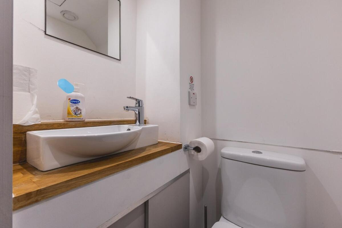 Chic & Trendy 1-bed In Wimbledon * Londen