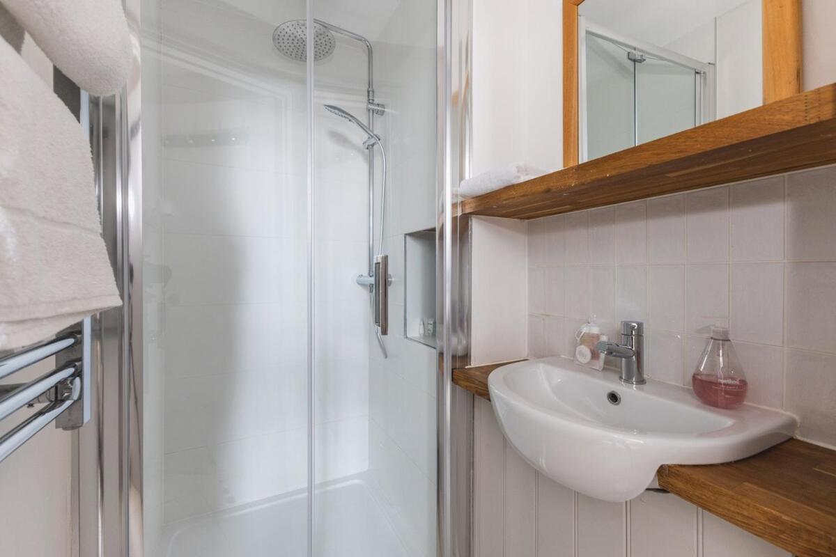 Appartement Chic & Trendy 1-bed In Wimbledon Londen