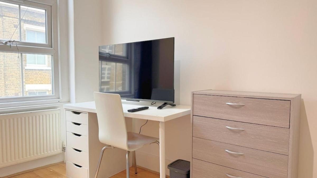 2 Bed In Paddington Apartment