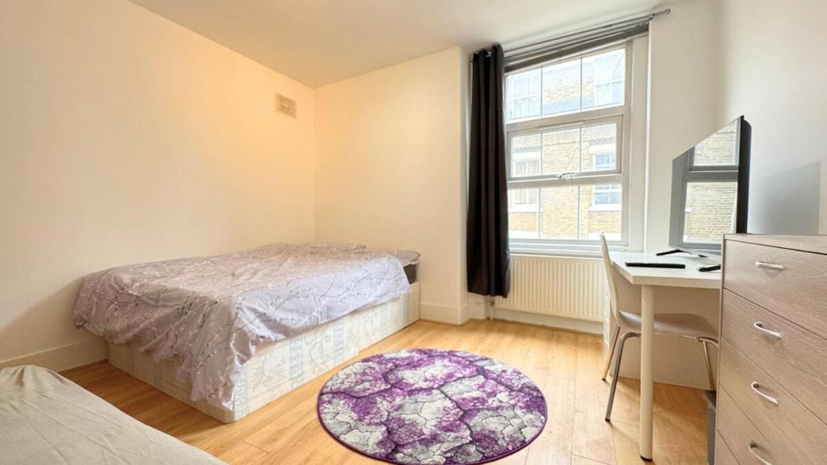 2 Bed In Paddington Apartment