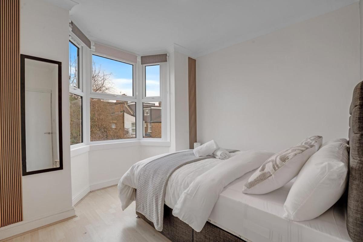 Luxury House Near Subway Station Apartment *