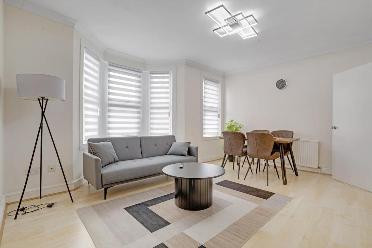 Apartment Luxury House Near Subway Station