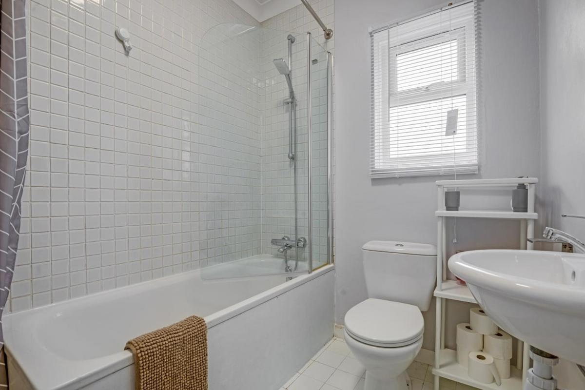 Apartment Luxury House Near Subway Station London