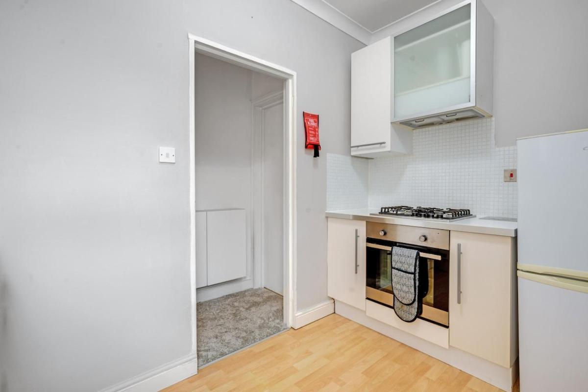 Luxury House Near Subway Station *