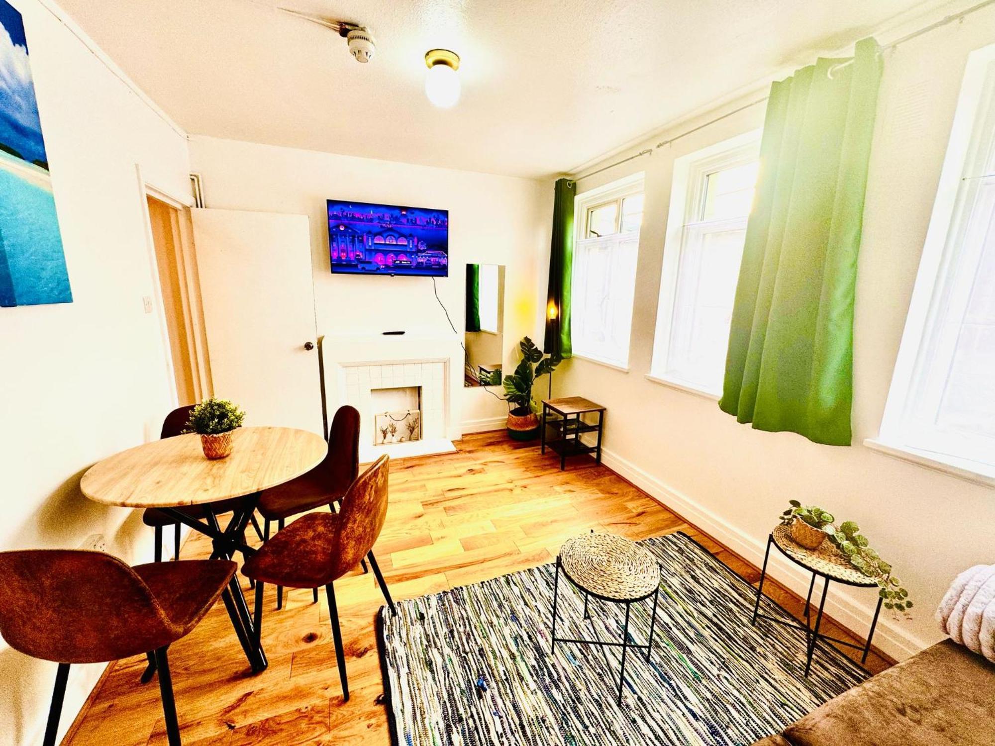 Apartment Modern Flat Steps From Finsbury & Emirates Stadium!