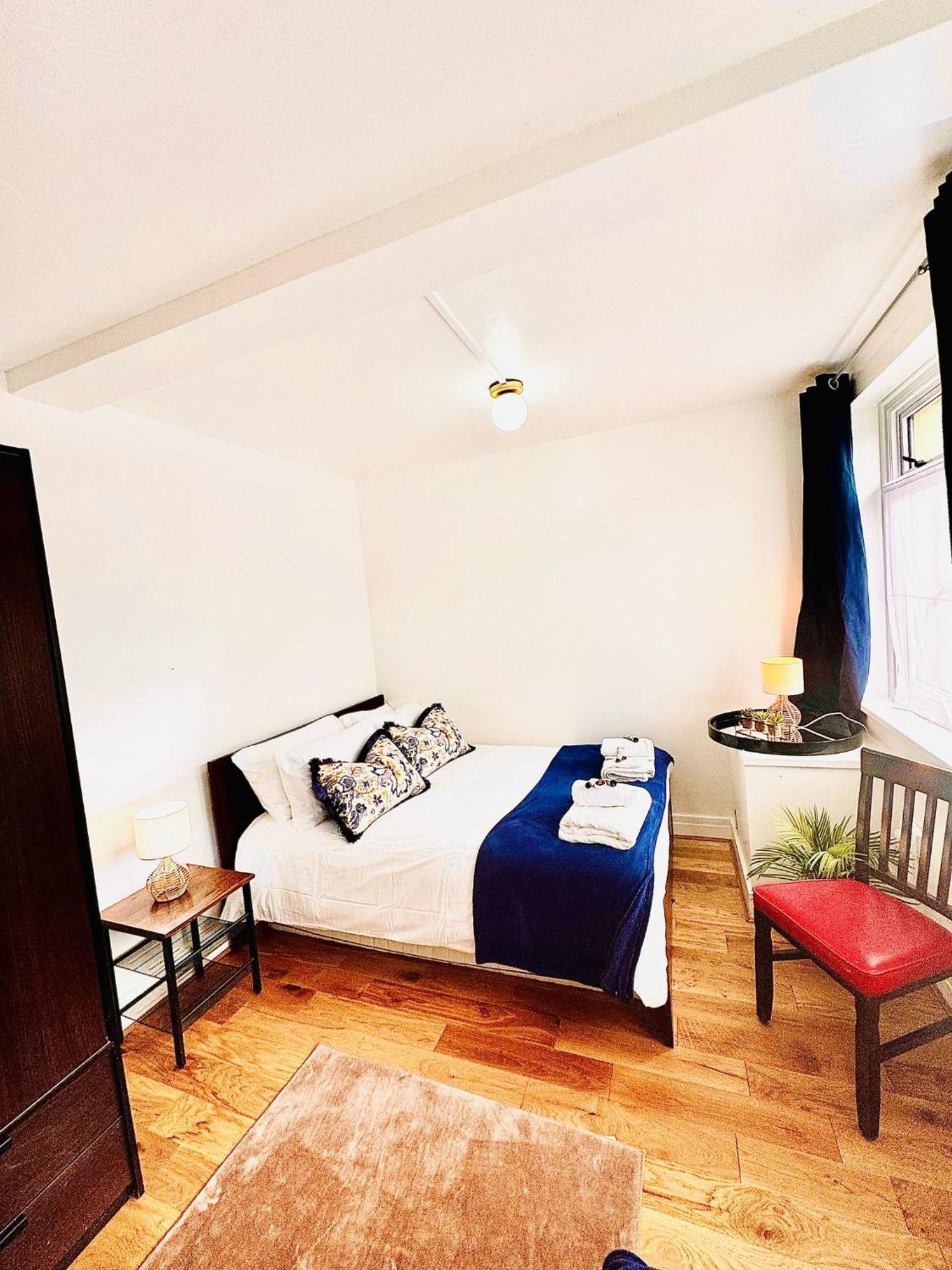 Modern Flat Steps From Finsbury & Emirates Stadium! * London