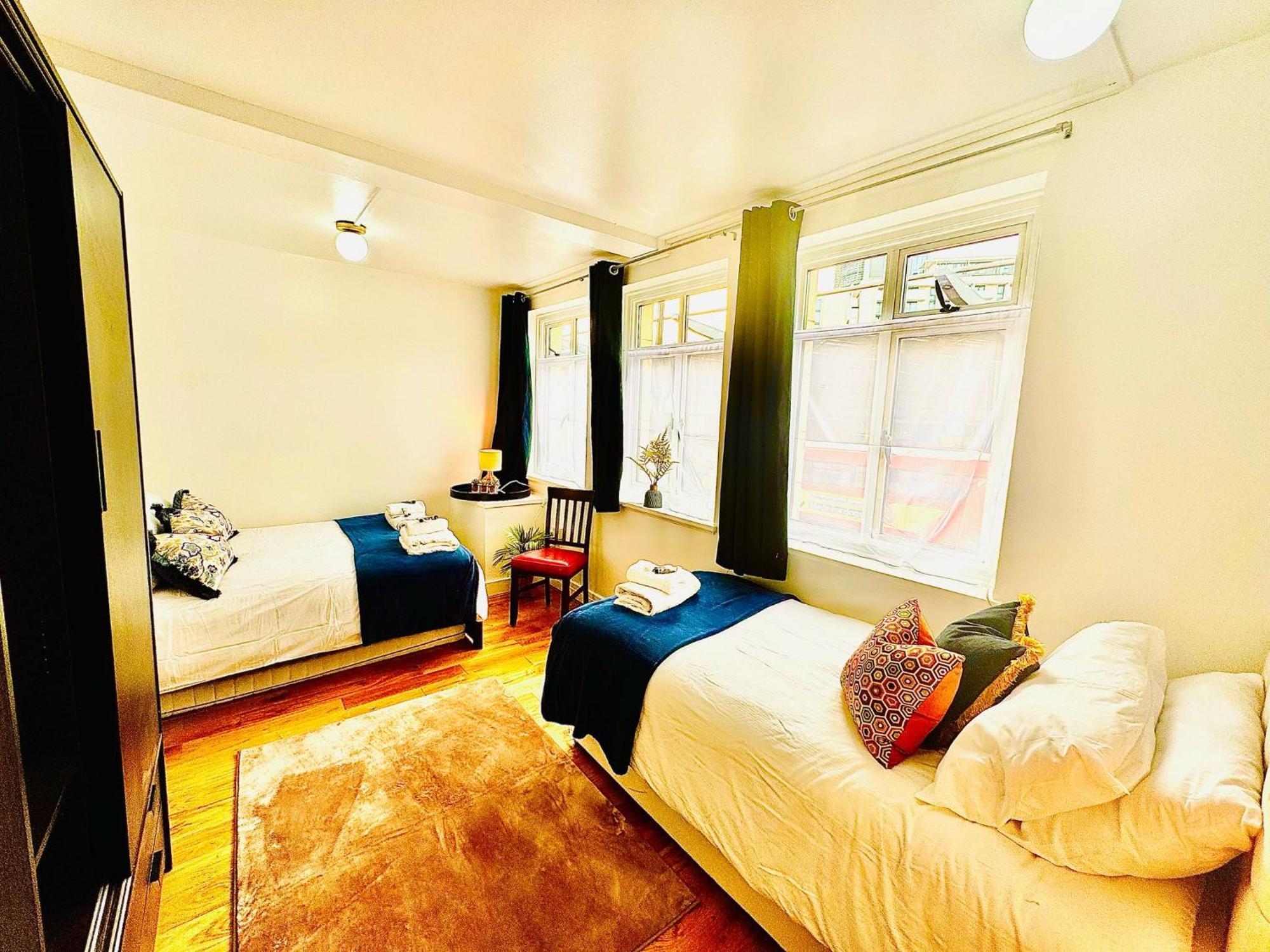 Modern Flat Steps From Finsbury & Emirates Stadium!