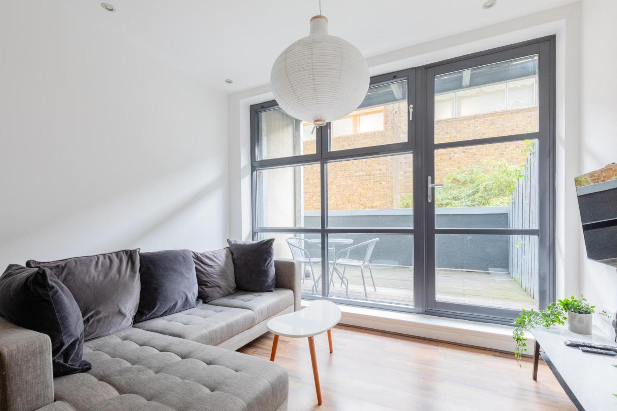 Apartment Contemporary 2bd Flat W Patio In East