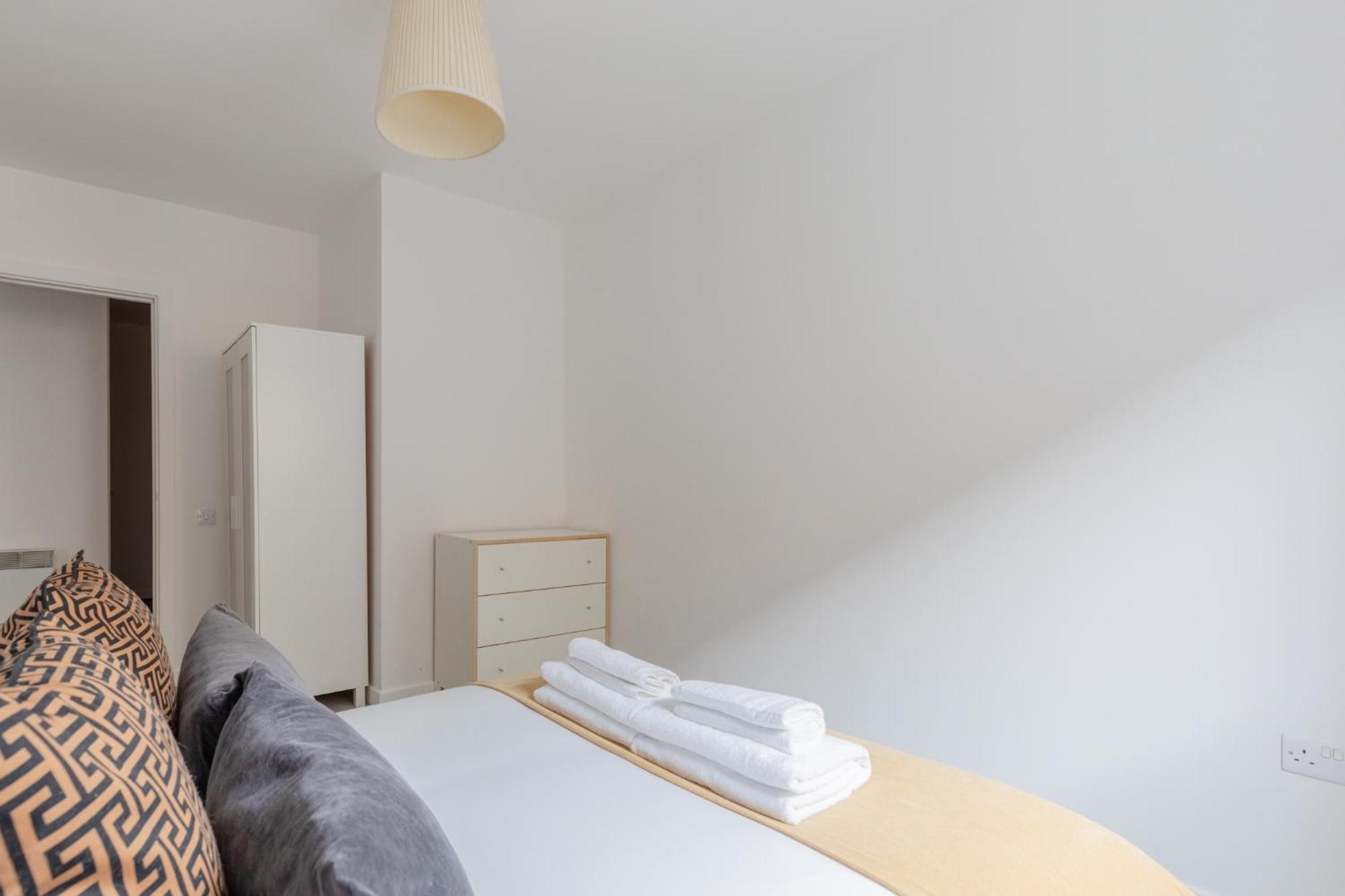 Apartment Contemporary 2bd Flat W Patio In East *