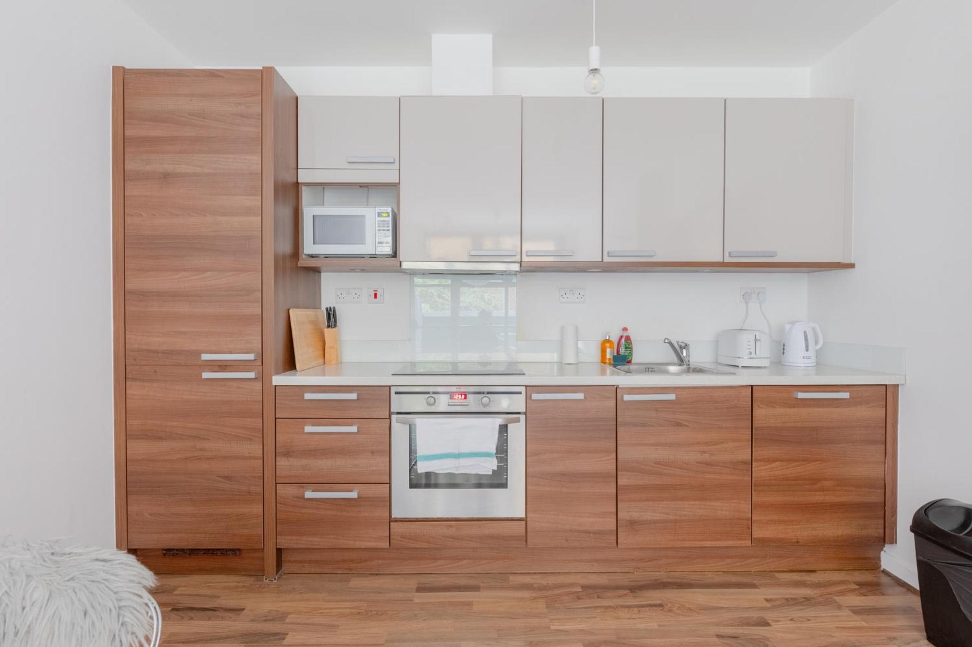 Contemporary 2bd Flat W Patio In East Apartment