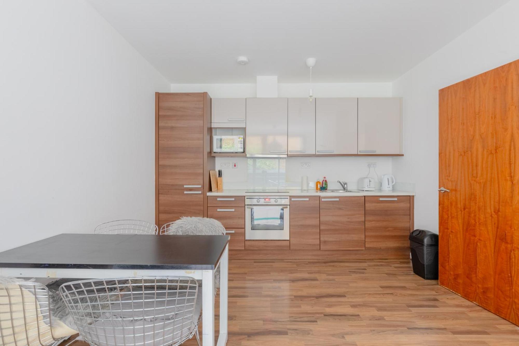 Apartment Contemporary 2bd Flat W Patio In East