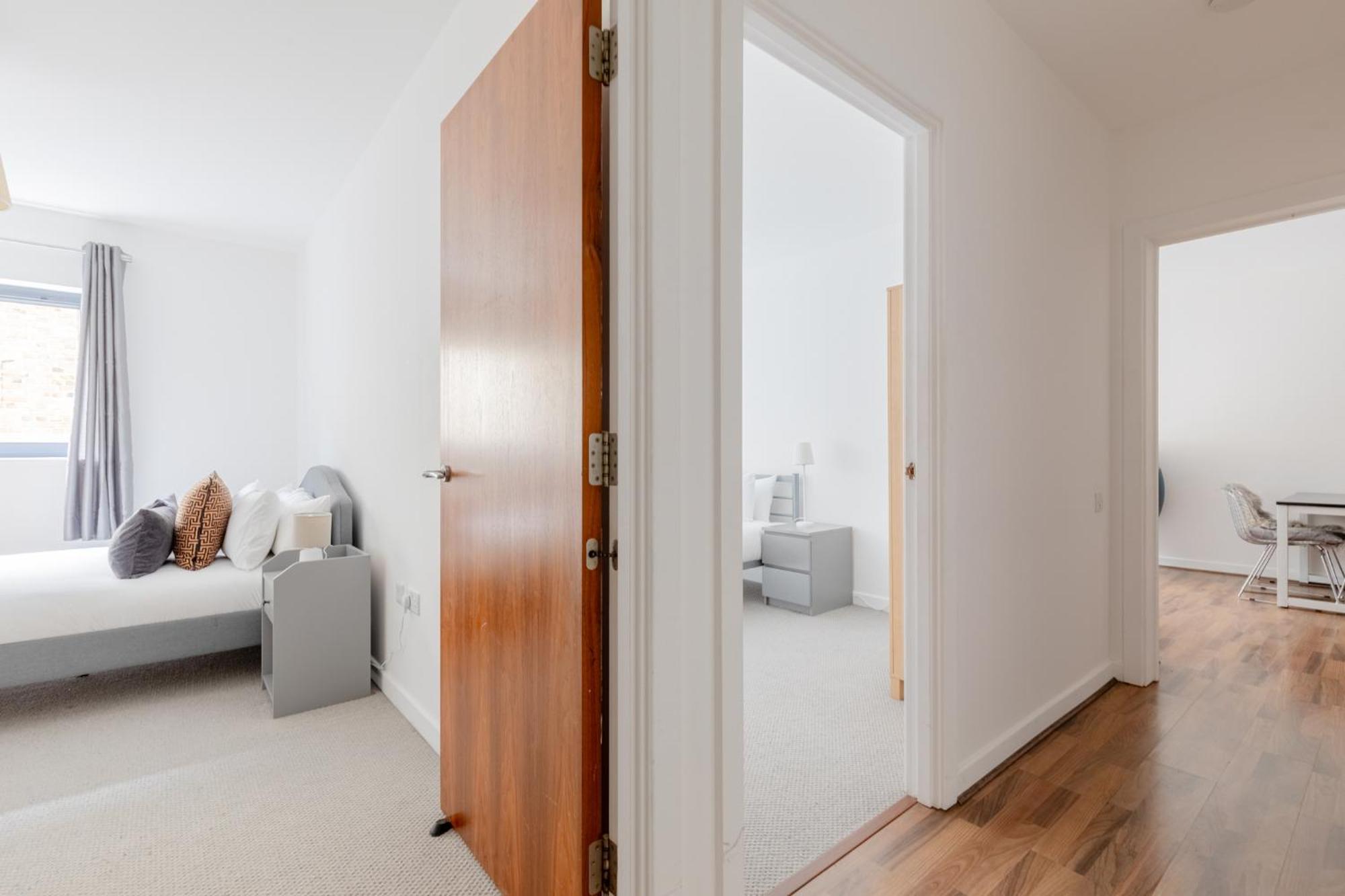Apartment Contemporary 2bd Flat W Patio In East London