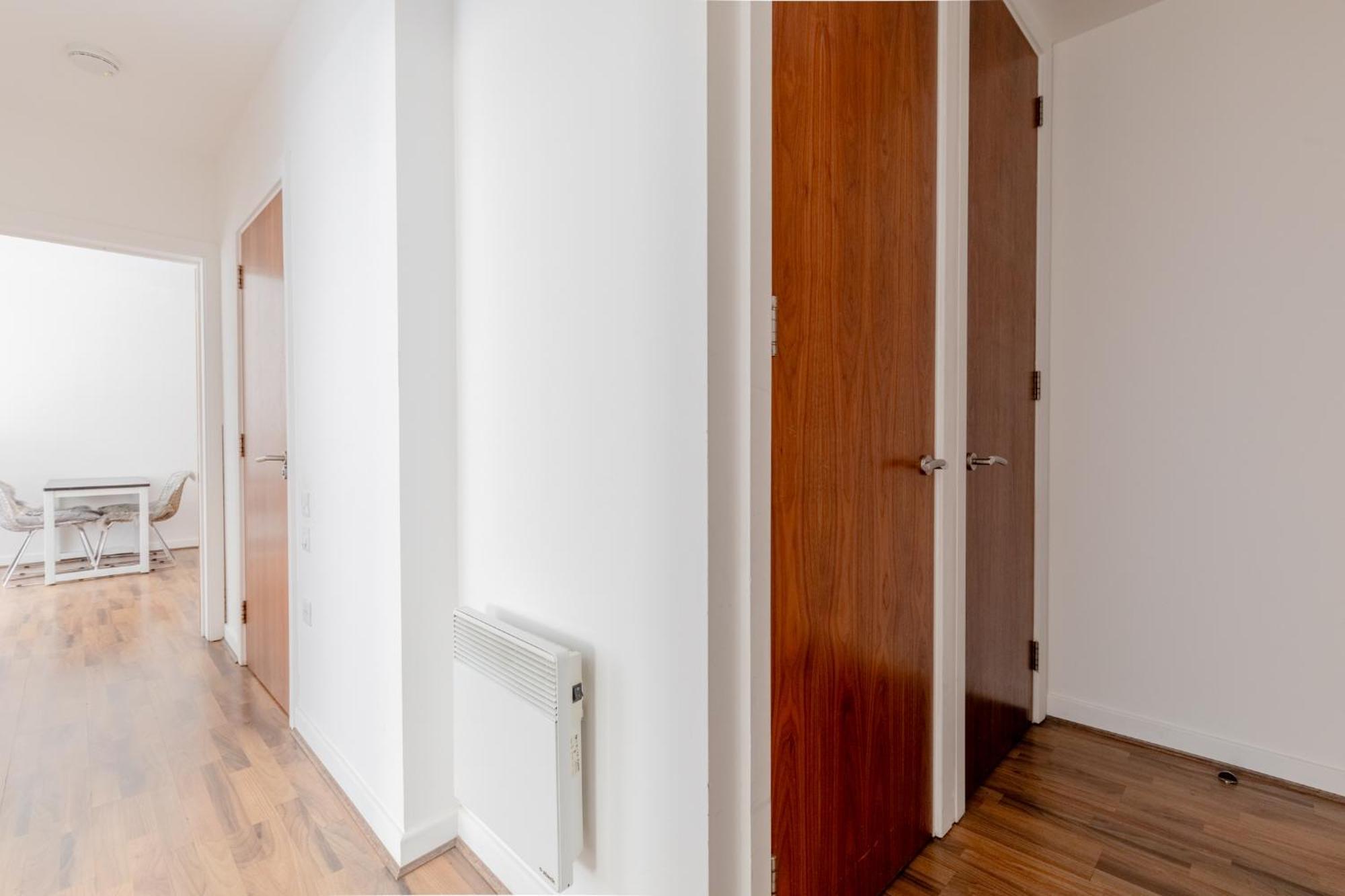 Contemporary 2bd Flat W Patio In East